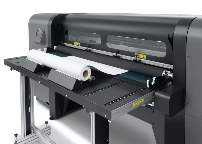 HP Scitex FB 550 printing roll to roll with the new fast roll holder